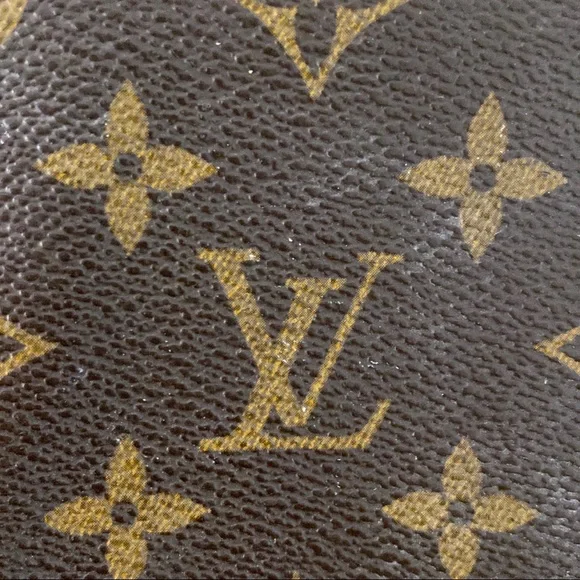 Louis Vuitton zipper pouch! - Picture 2 of 7